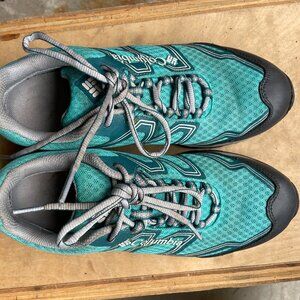 Columbia Pine Bluffs Techlite Waterproof Hiking Shoes YL5381, Size 8